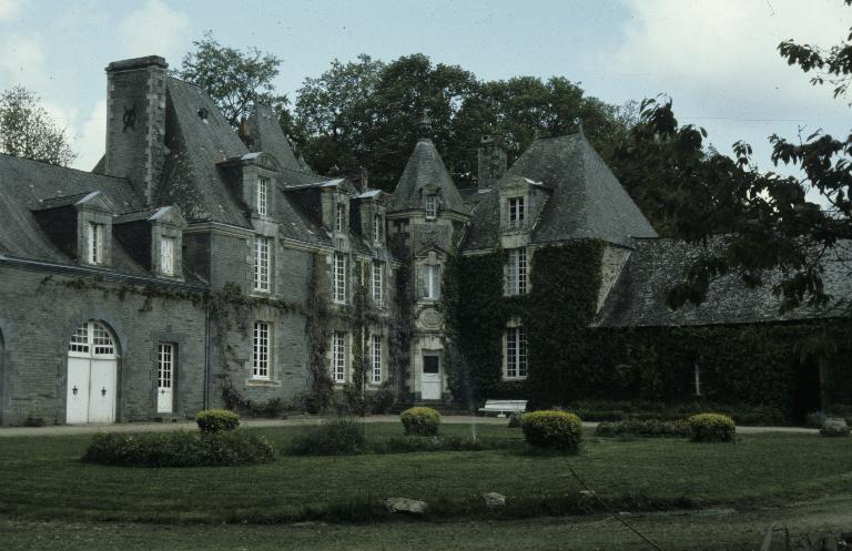 Château vu du sud-ouest (état en 1983)