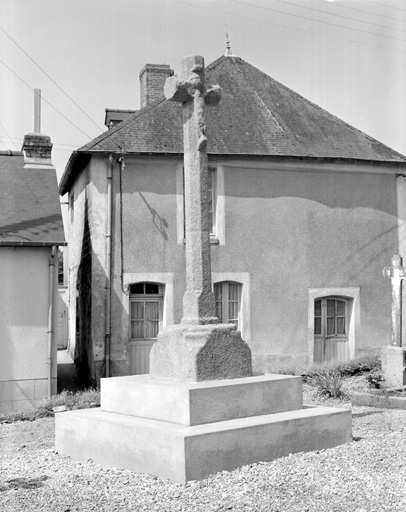 Croix du cimetière, vue générale.