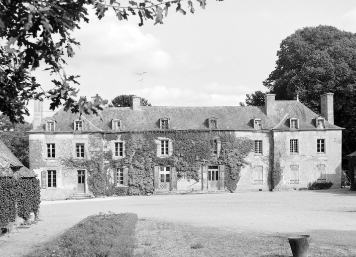 Manoir, logis : élévation ouest (état en 1984)