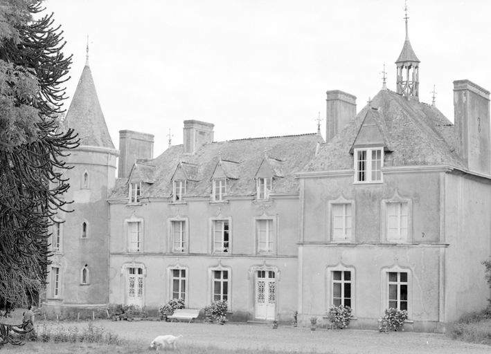 Manoir : élévation ouest (état en 1984)