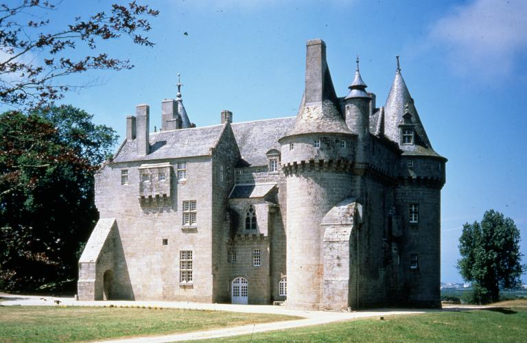 Château fort dit château de Kerouzéré (Sibiril)