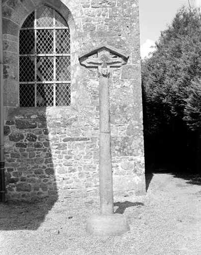 Croix n°2, au Sud du Choeur : vue générale