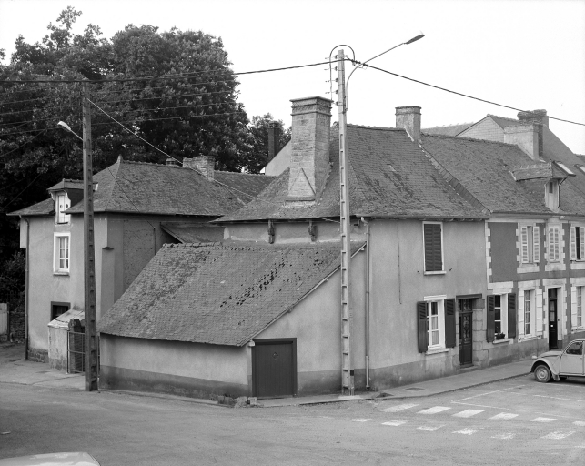 Maison au sud de l'église : vue générale.