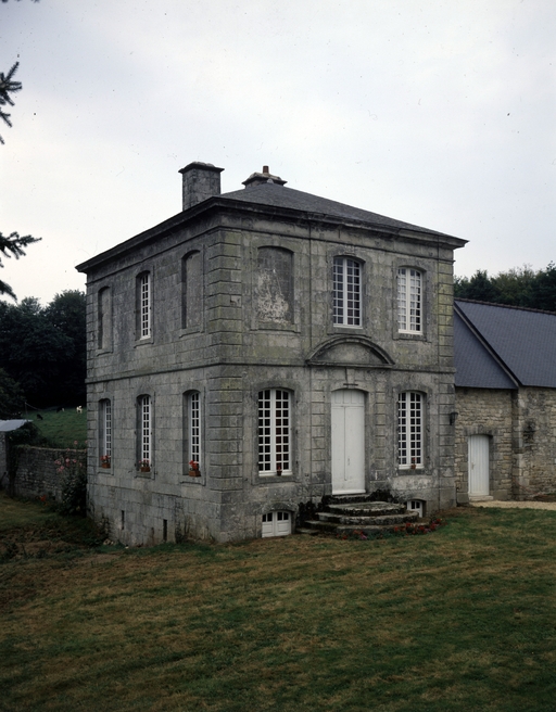 Pavillon d'entrée : vue générale sud-est.