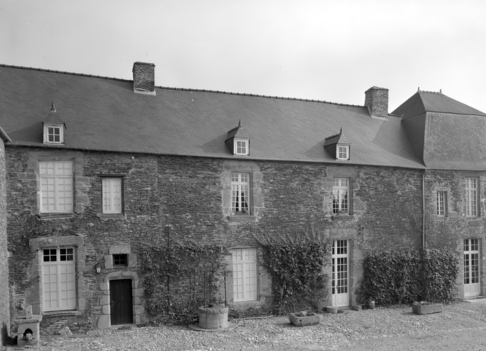 Logis, élévation ouest.