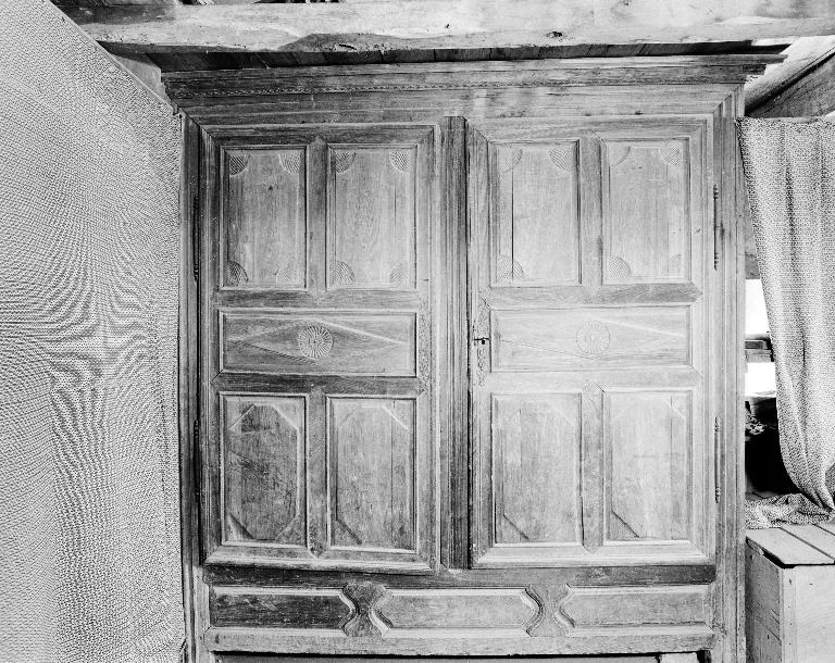 Armoire de sacristie 2, église paroissiale Sainte-Édiltrude (Tréflez)