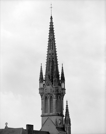 Clocher, partie supérieure : vue générale.