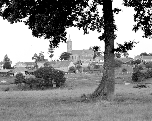 Prieuré de bénédictins, église paroissiale Notre-Dame-du-Roc (Montautour)