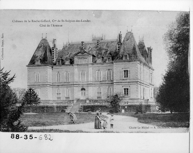 Fonds Lagrée - Carte postale ancienne. Collection Demy - Château de la Roche-Giffard, Cne de Saint-Sulpice-des-Landes, côté de l'avenue.