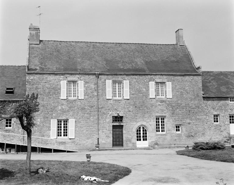 Logis, élévation sud.