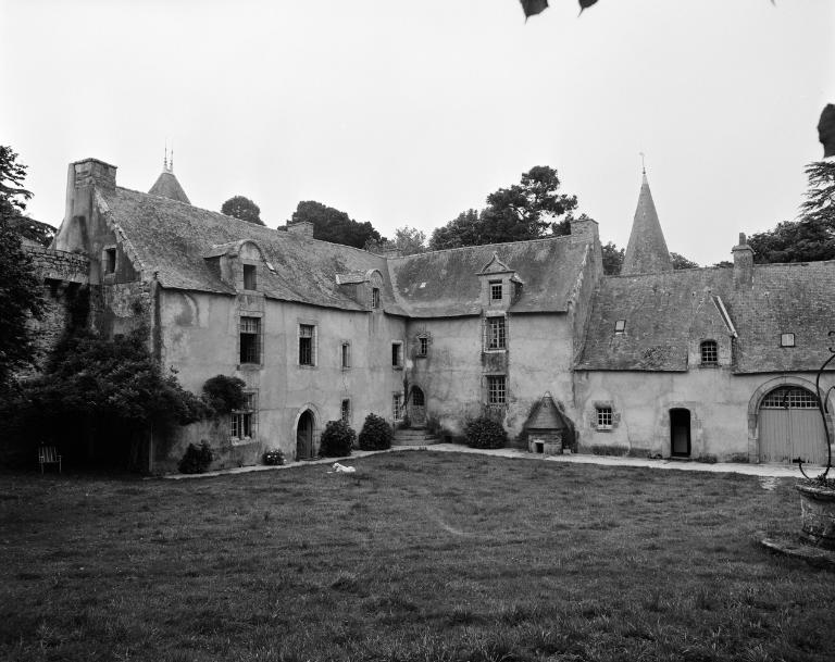 Manoir, vue générale sud-ouest.