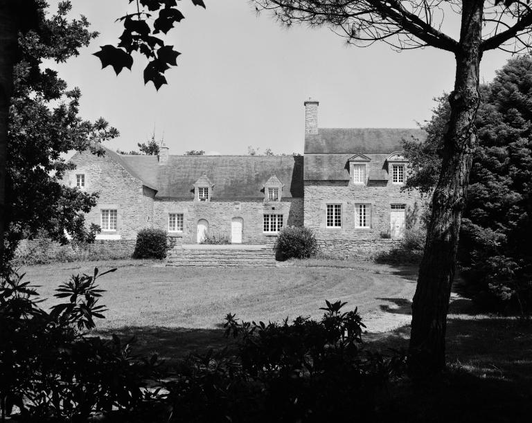 Manoir dit manoir de Kohanno Kozh, communs et logis, vue ouest.