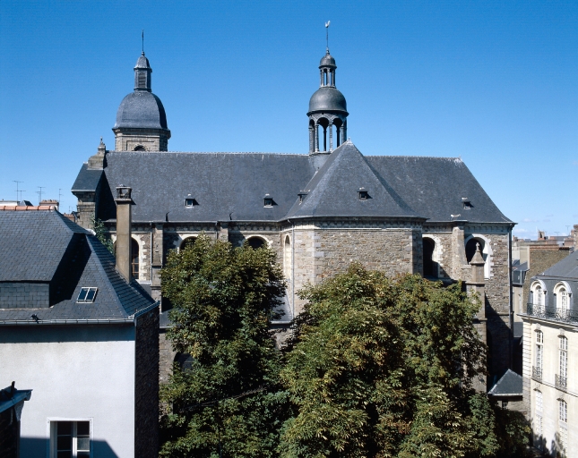 Elévation latérale : vue générale depuis l'hôtel de Blossac