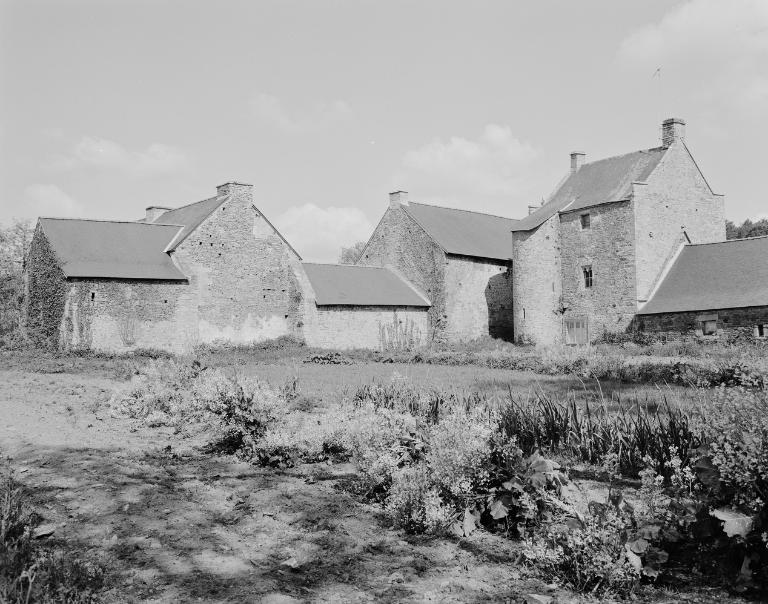 Manoir, logis, corps de passage, métairie : vue générale sud-est.