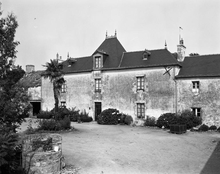 Logis, élévation sud.