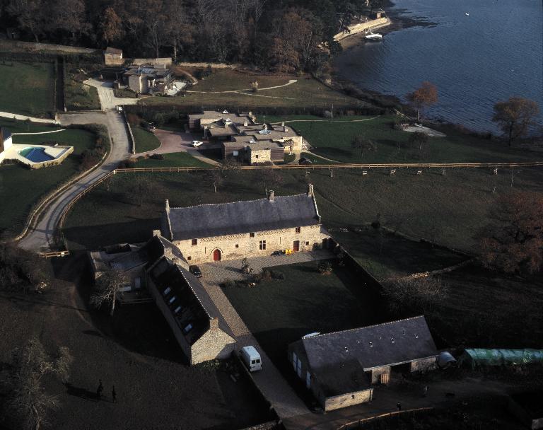 Vue aérienne prise de l'ouest.