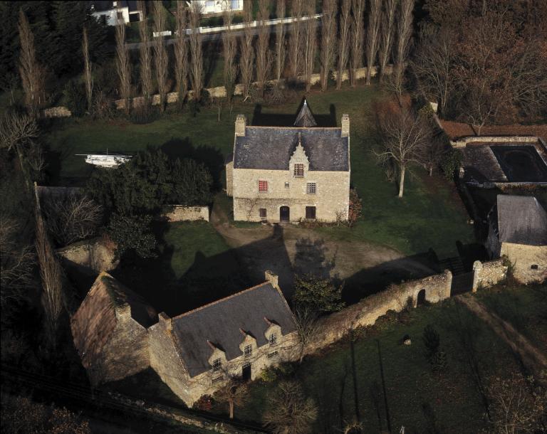 Vue aérienne de situation prise du sud.