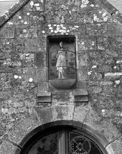 Elévation Sud, porte Ouest, statue : détail de l'inscription