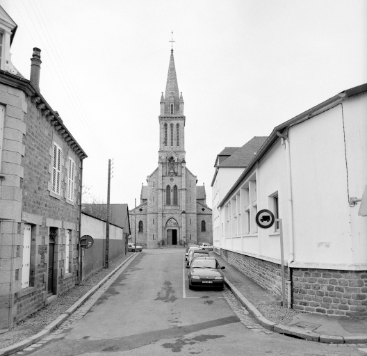 Eglise paroissiale Saint-Georges, rue de l'église (Saint-Georges-de-Reintembault)