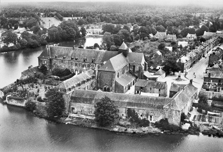 Vue aérienne depuis l'ouest ; Vue aérienne