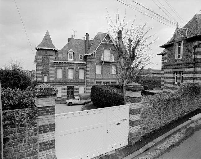 Vue générale depuis la rue.
