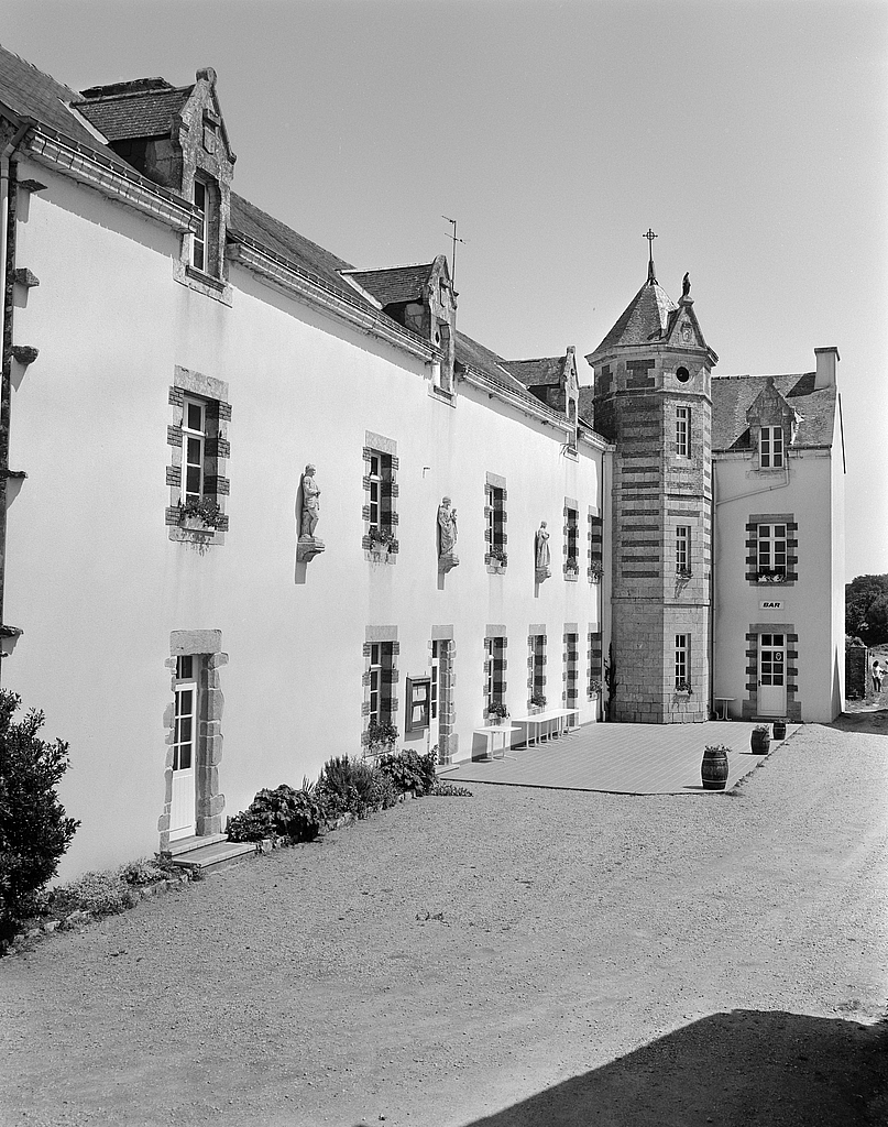 Logis, vue générale nord-ouest.