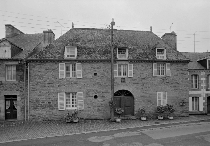 Vue générale de la façade antérieure ; Vue générale