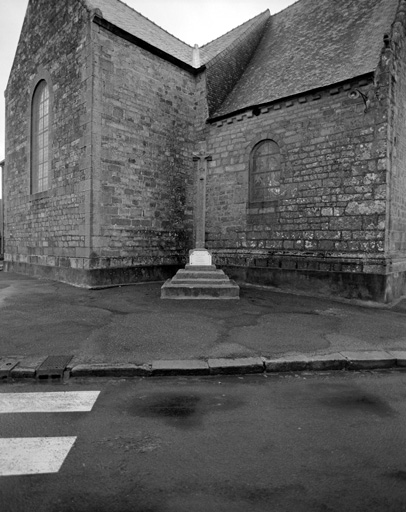 Croix monumentale : vue générale