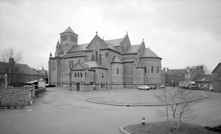 Eglise paroissiale Saint-Etienne, Saint-Eustache (Saint-Étienne-en-Coglès fusionnée en Maen Roch en 2017)