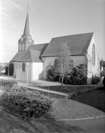 Eglise paroissiale Saint-Pierre, place de l'Eglise (Chevaigné)