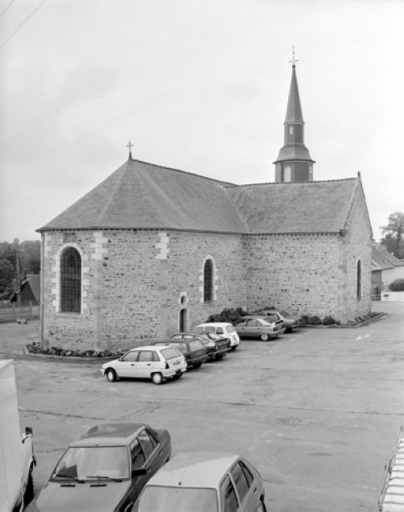 Élévation Nord-Est : vue générale ; L'église de Montreuil-le-Gast