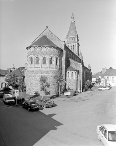 Elevation est : vue générale ; Vue de l'église