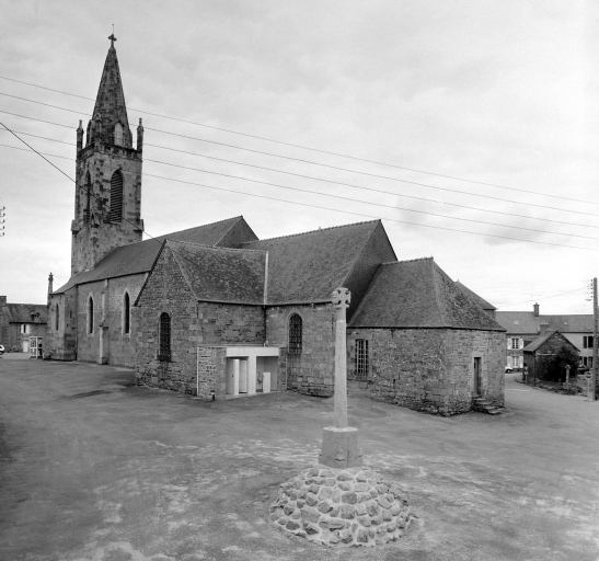 Eglise paroissiale Saint-Samson (La Fontenelle fusionnée en Val-Couesnon en 2019)