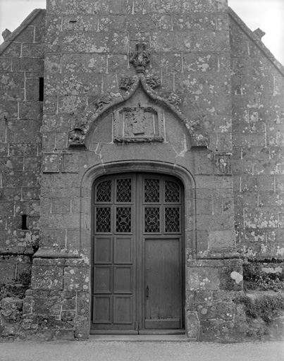 Elévation Ouest, porte principale : vue générale