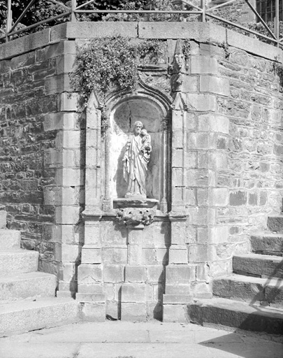 Mur d'enceinte, niche, statue de Saint Joseph : vue générale