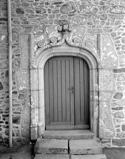 Elévation Ouest, bras Sud du transept, porte : vue générale