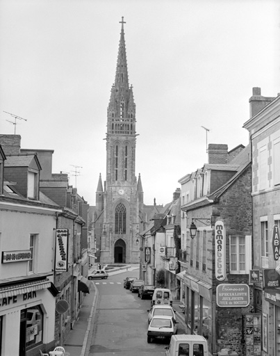 Collégiale Notre-Dame de la Guerche, place du Général de Gaulle (La Guerche-de-Bretagne)