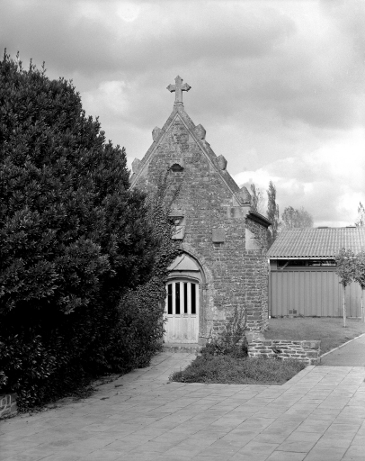 Chapelle, place de l'Eglise (Clayes)