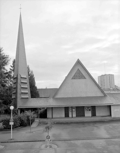 Église paroissiale Saint-Jean-Marie Vianney, rue Poullart-des-Places (Rennes)