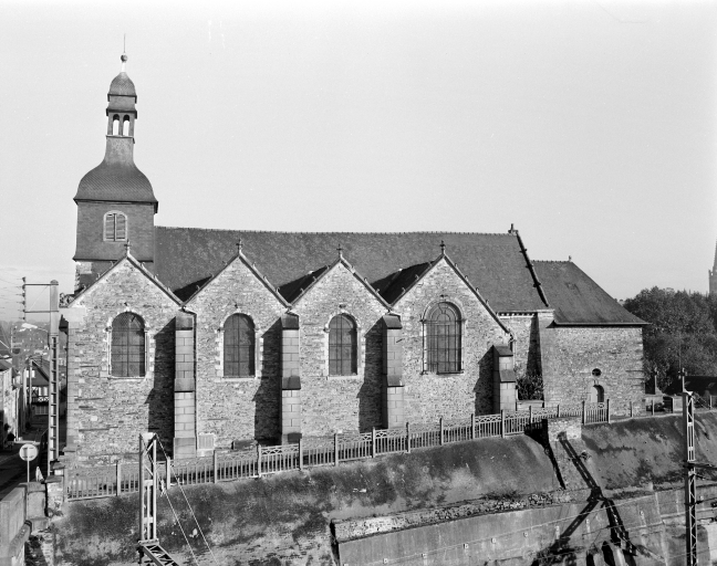 Prieuré de bénédictins, église paroissiale Sainte Croix (Vitré)