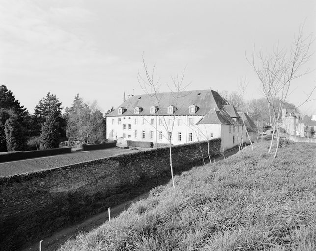 Couvent, bâtiment central, élévation sur jardin : vue générale prise du nord-est (état en 1994)