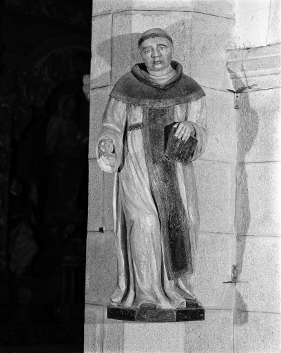 Statue d'un religieux (saint Dominique)