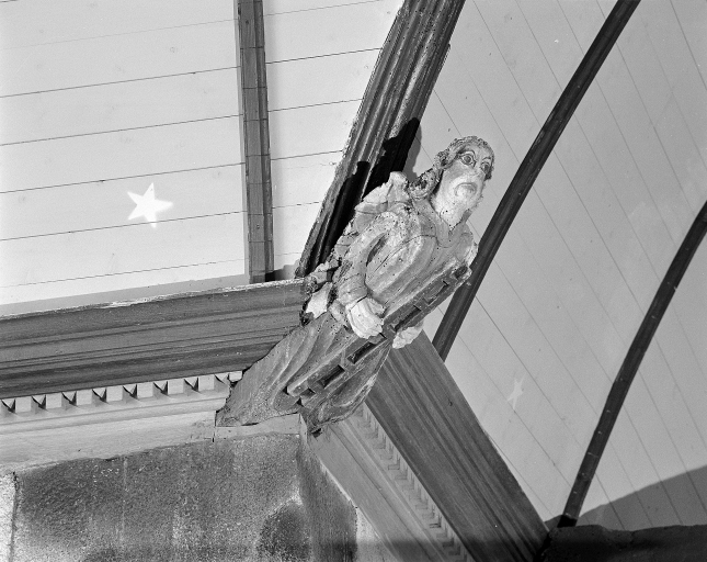 Blochet, angle nef et bras sud