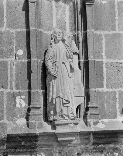 Statue : sainte Barbe.