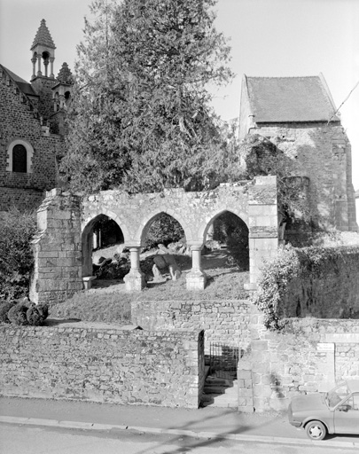 Ancienne église, élévation Ouest, arcades : vue générale