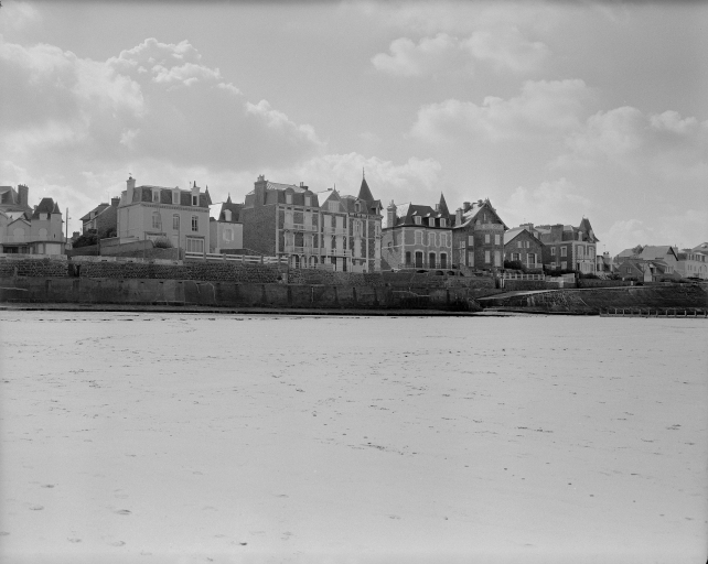 Vue générale de la Cité des Bains.