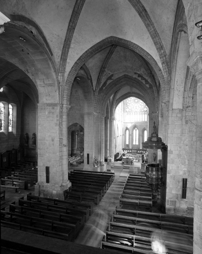 Intérieur : vue générale vers le choeur