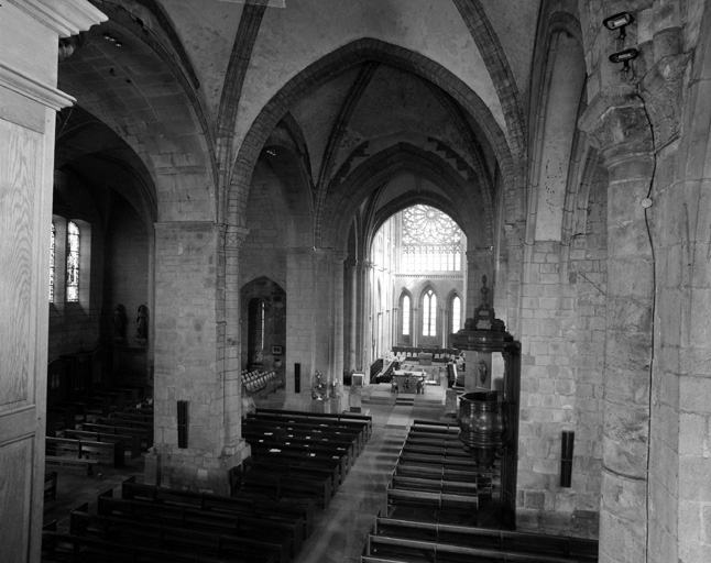 Intérieur : vue générale vers le choeur