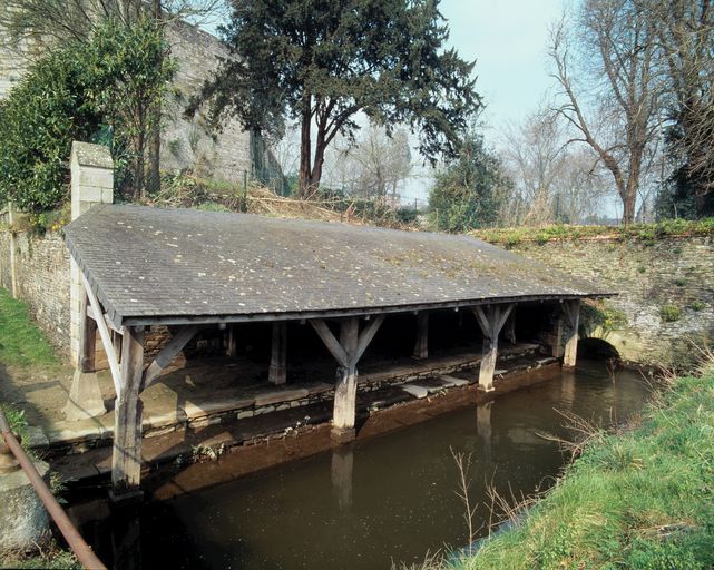 Lavoir vu du sud-ouest (état en 1995)