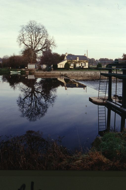 Site de l'écluse de Blon (écluse n° 30 du Canal de Nantes à Brest, située à Guillac) ; Maison éclusière de Blond, la Ville Nay (Guillac)